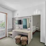 Hotel Opal